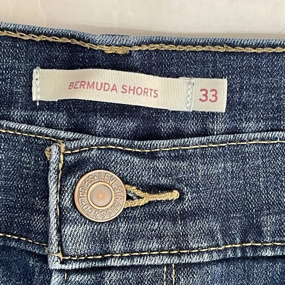 Levis Classic Mid Rise Stretch Bermuda Jean Shorts Size 33 Waist 35 - Picture 5 of 8